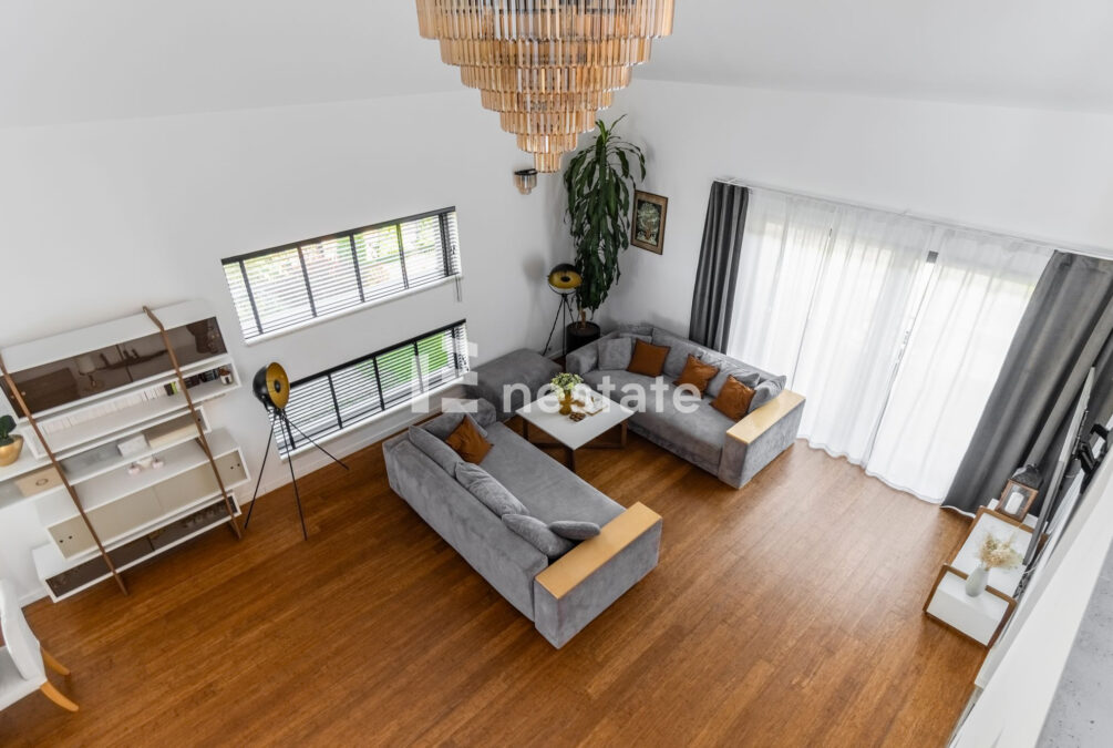 Więcej niż dom, wysoki salon, taras, duża działka